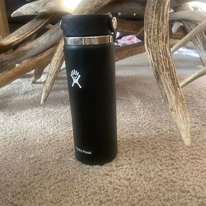 Hydro Flask Black Water Bottle